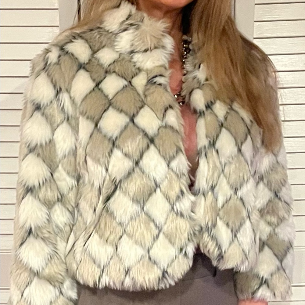 Forever XXI faux fur crop jacket - size large. - Picture 5 of 5